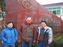 上海良時集團(tuán)與格魯吉亞客戶恰談熱水器內(nèi)膽噴砂涂搪噴粉烘干固化線 