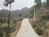 我們履行承諾，我們?cè)跒樨毨У貐^(qū)學(xué)生舉行愛心助學(xué)活動(dòng)行動(dòng)著